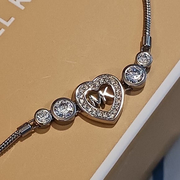 NWT! MICHAEL KORS HEART BRACELET - Picture 2 of 11